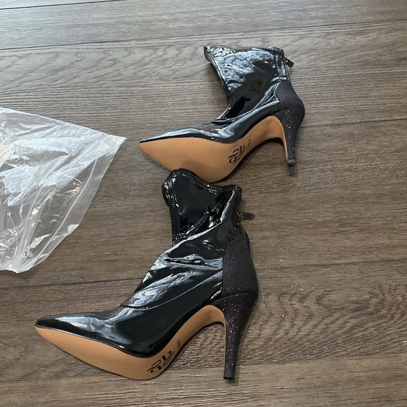 NWT BURJU Savage Ankle Closed Pointed Toe Wet Look With Sparkle Heel | 6.5 - Picture 4 of 10